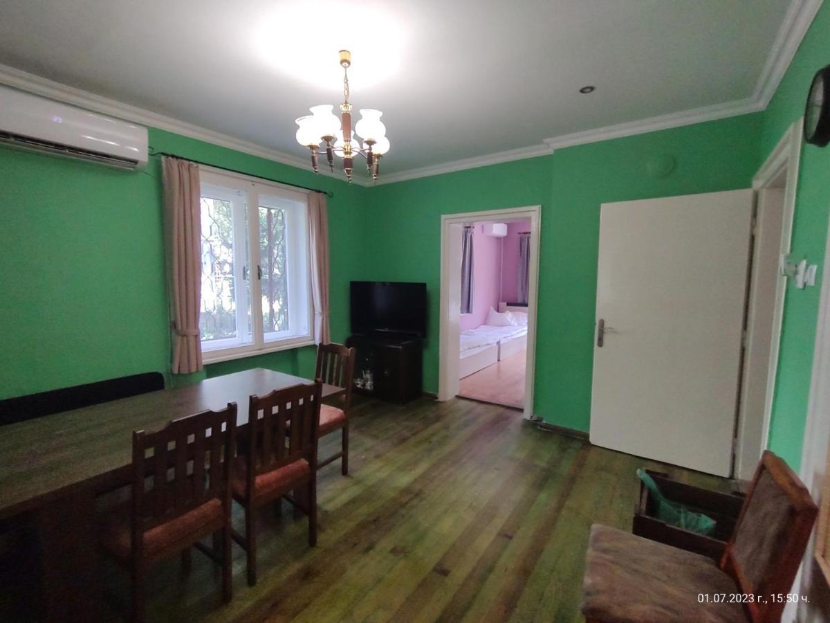 Central Apartment Cozy & Quiet Варна Экстерьер фото
