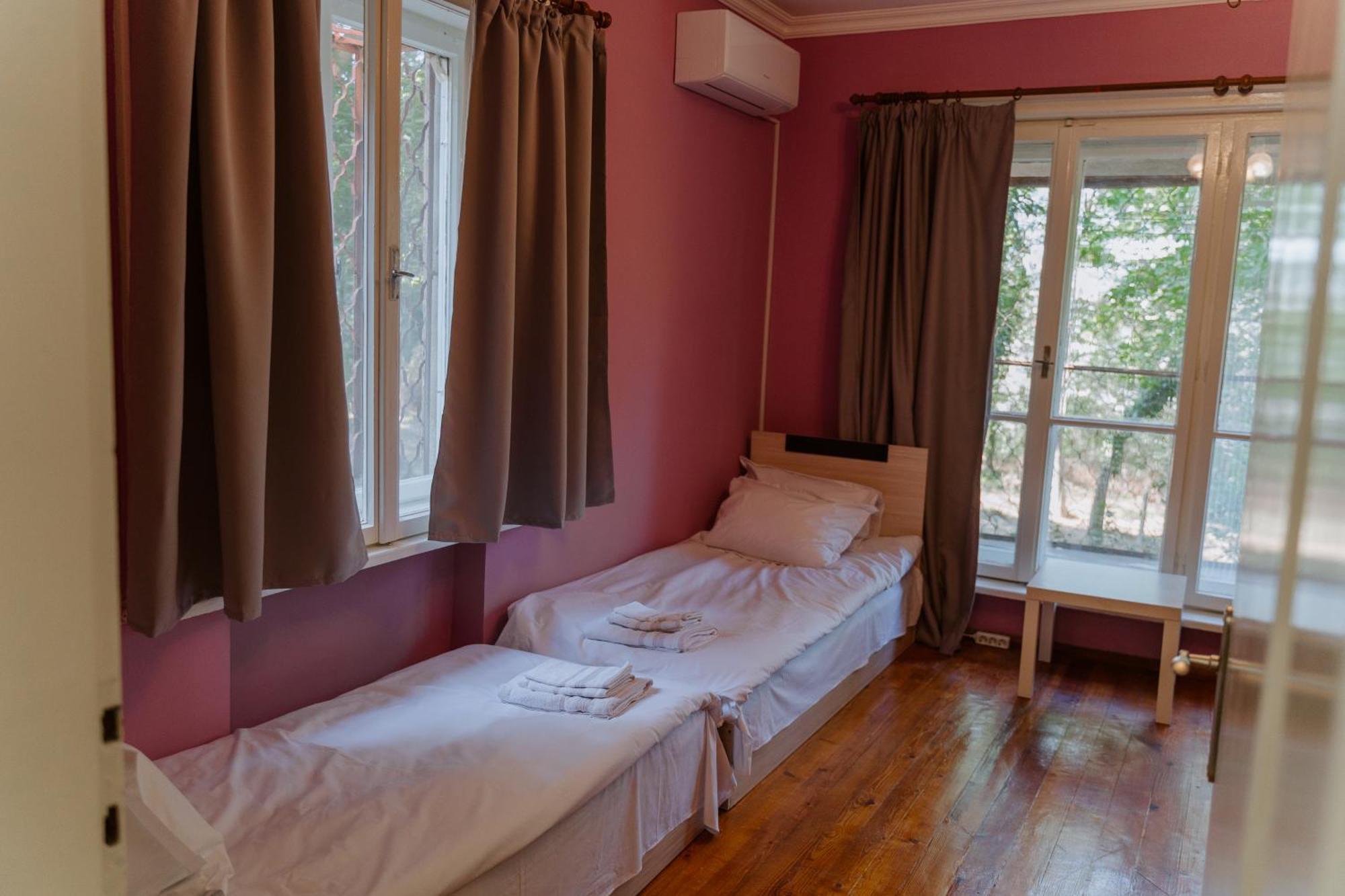 Central Apartment Cozy & Quiet Варна Экстерьер фото