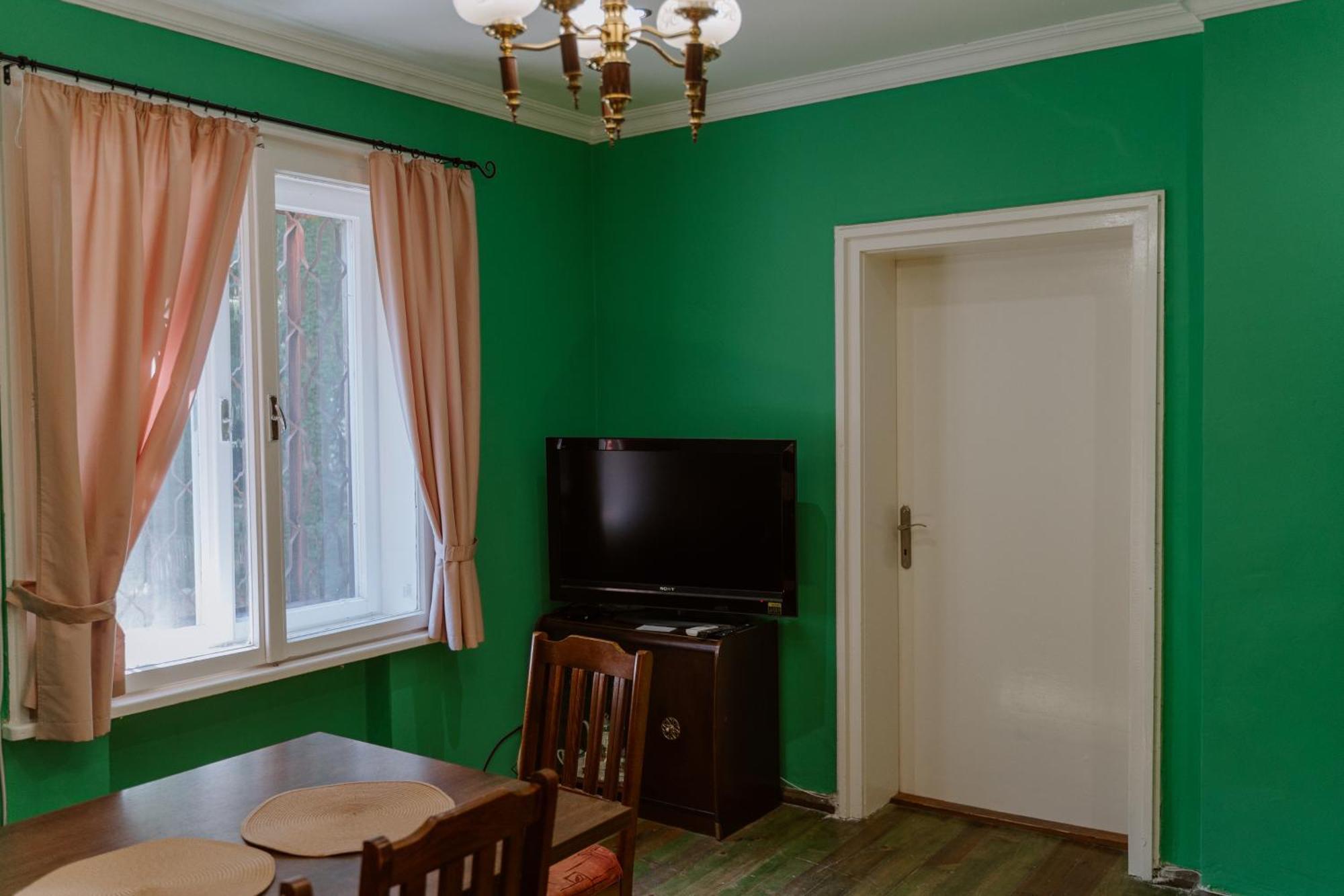 Central Apartment Cozy & Quiet Варна Экстерьер фото