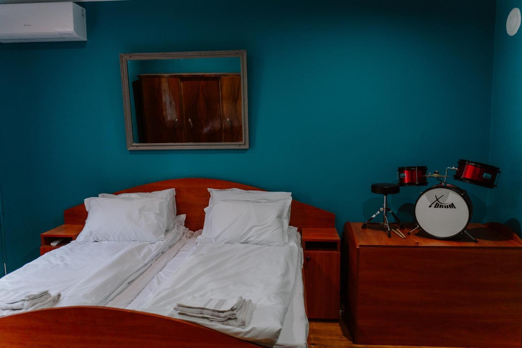 Central Apartment Cozy & Quiet Варна Экстерьер фото