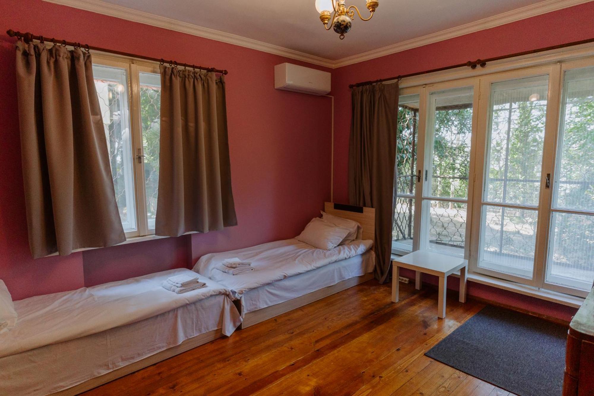 Central Apartment Cozy & Quiet Варна Экстерьер фото