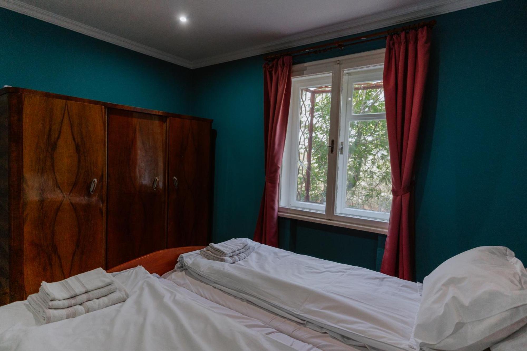 Central Apartment Cozy & Quiet Варна Экстерьер фото